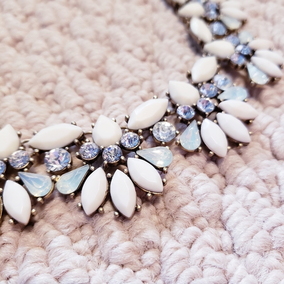 ❤️ 2/$25… Statement necklace - Picture 4 of 5